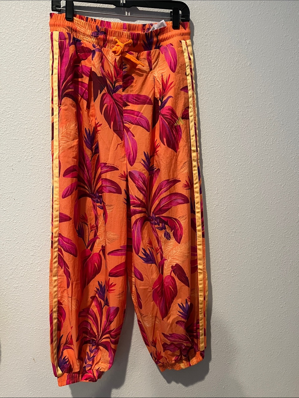 Farm Rio Pants adidas Orange & Magenta Tropical Swim/Active Joggers
NWT
Sz Small